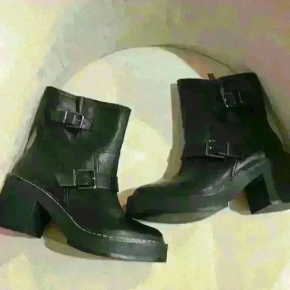 NWOT. No box. DKNY Women’s Daray Moto Leather Bootie. Color: Black. Size… - Picture 4 of 8